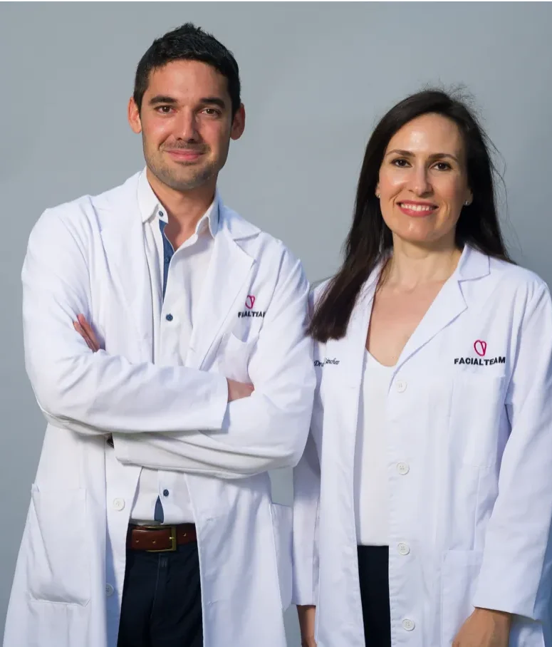 Dr. Fermín Capitán and Anabel Sanchez form part of Facialteam's FFS Research and Development department, performing scientific research to improve transgender health care.