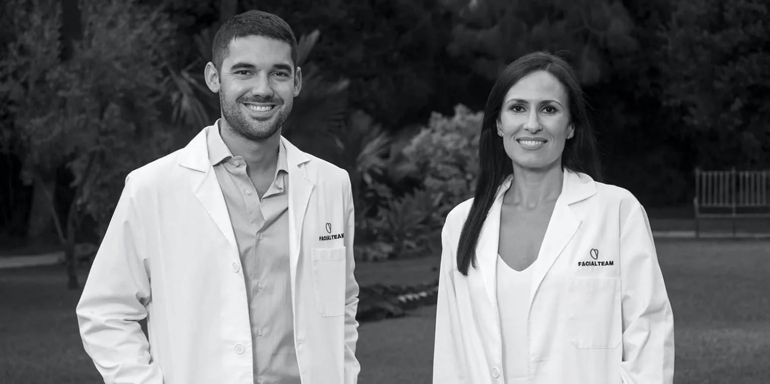 Facialteam Facial Feminization Scientists Dr. Fermín Capitán and Dr. Anabel Sánchez of Facialteam's R&D department in black and white