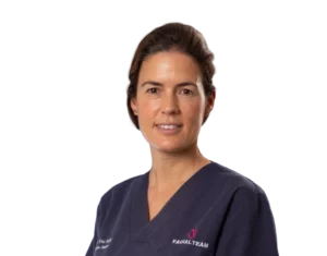 Hair Feminization Specialist Doctor Ana Mota Burgos, specialized hairline feminization surgeon at Facialteam, a clinic for FFS surgery.