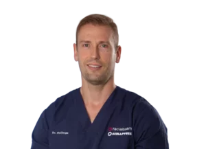 Profile picture of Dr. Raul Bellinga in surgical outfit, Facial Feminization Surgeon at Facialteam.