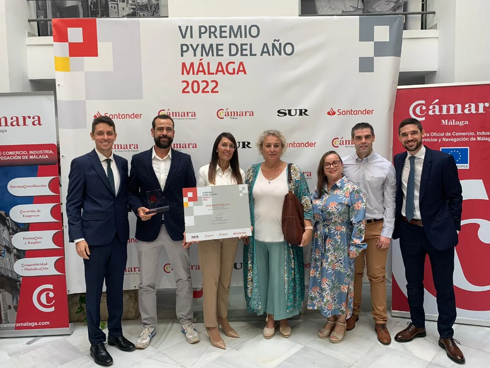 Facialteam at the election of the Small & Medium Enterprise of the year award in Málaga in 2022. The first time in history a Facial Feminization Surgery clinic has won this price.
