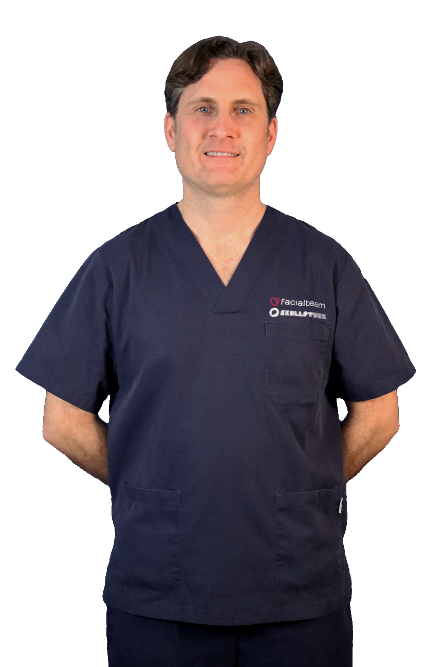 Facial Feminization Specialist Doctor Ildefonso Labrot, specialized facial feminization surgeon at Facialteam, a clinic for FFS surgery.