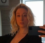 Former Facialteam patient Skyla selfie in the mirror for her blog "Skyla's Story"